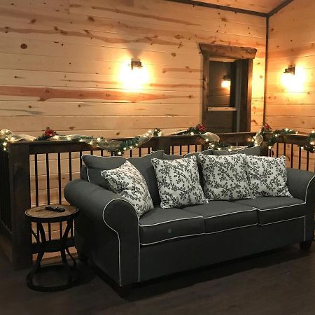 Chalet Village- Amazing Mountain Views - Piney Butt Place แกตลิงเบิร์ก ภายนอก รูปภาพ