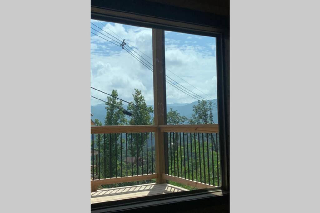 Chalet Village- Amazing Mountain Views - Piney Butt Place แกตลิงเบิร์ก ภายนอก รูปภาพ