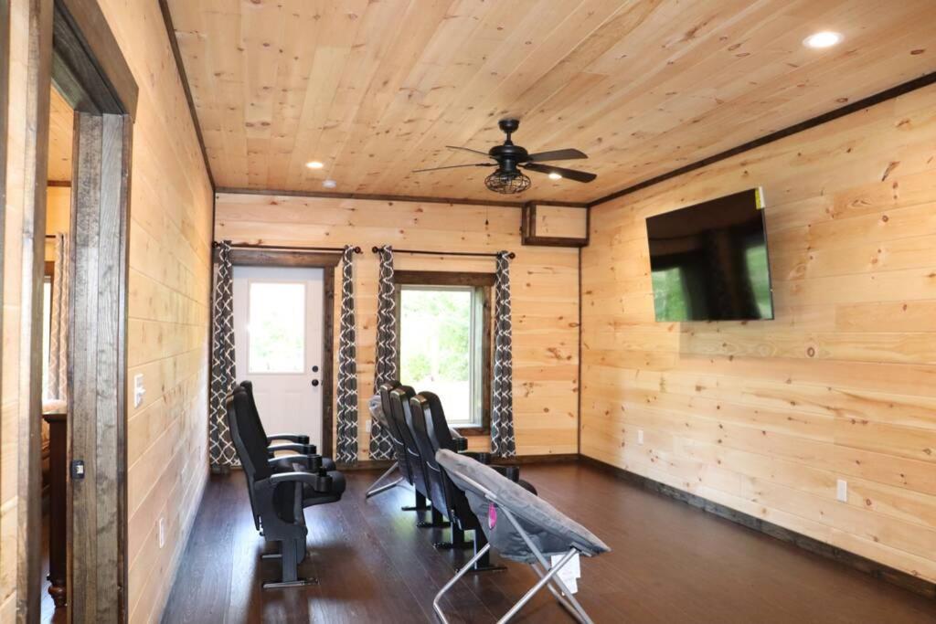 Chalet Village- Amazing Mountain Views - Piney Butt Place แกตลิงเบิร์ก ภายนอก รูปภาพ