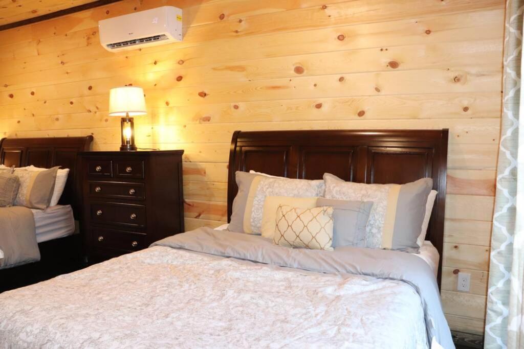 Chalet Village- Amazing Mountain Views - Piney Butt Place แกตลิงเบิร์ก ภายนอก รูปภาพ
