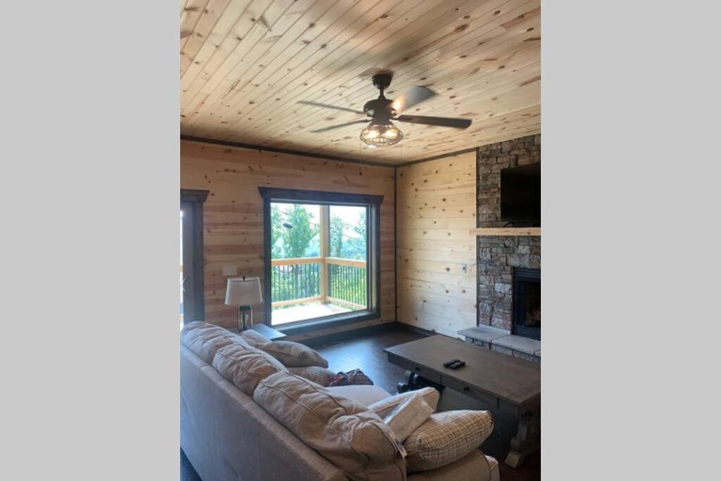Chalet Village- Amazing Mountain Views - Piney Butt Place แกตลิงเบิร์ก ภายนอก รูปภาพ