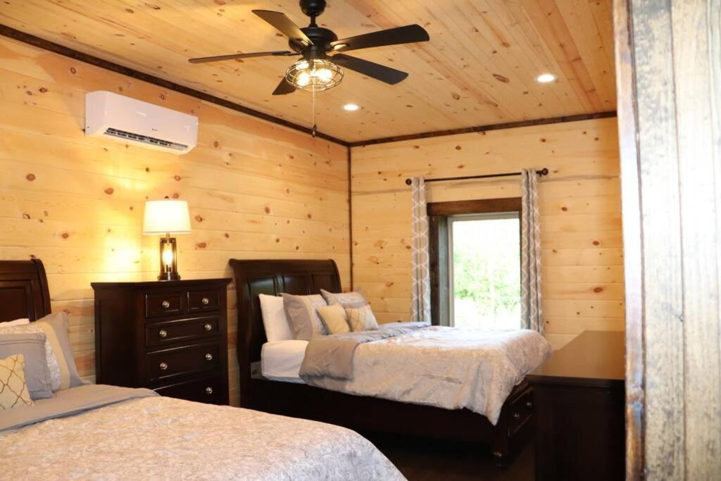 Chalet Village- Amazing Mountain Views - Piney Butt Place แกตลิงเบิร์ก ภายนอก รูปภาพ