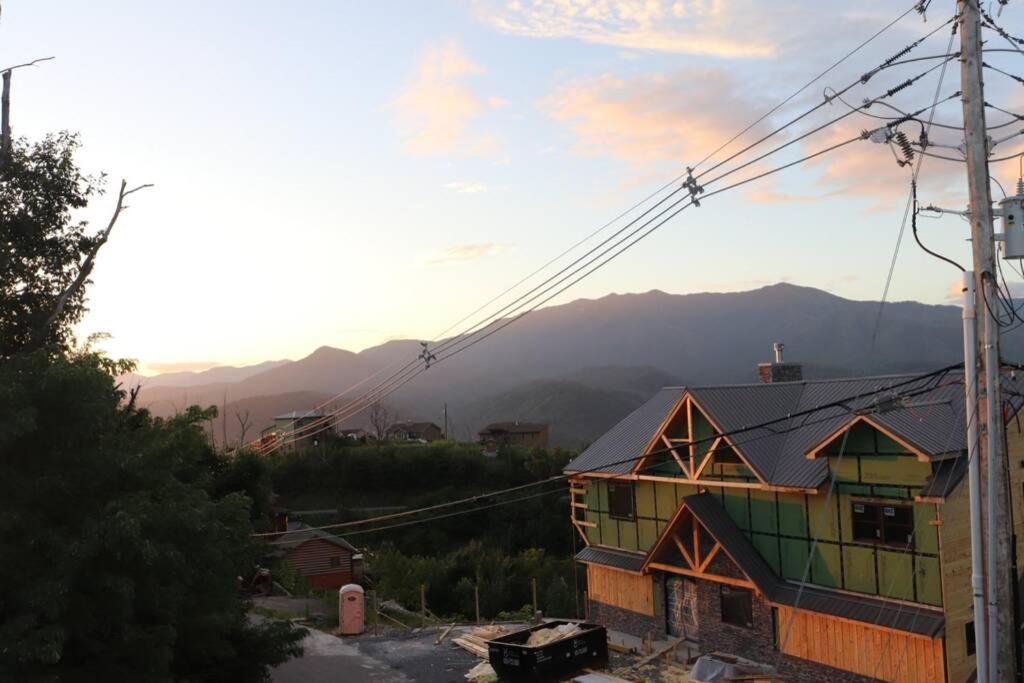 Chalet Village- Amazing Mountain Views - Piney Butt Place แกตลิงเบิร์ก ภายนอก รูปภาพ